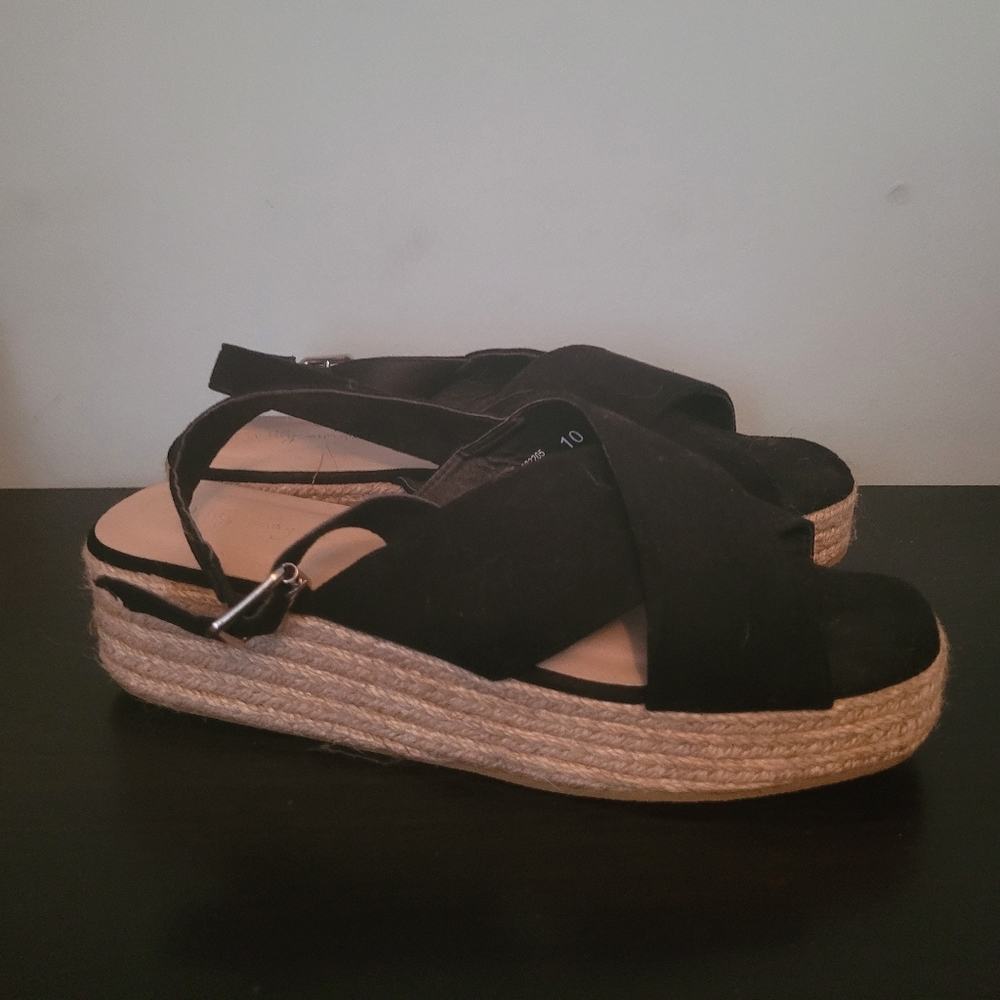 Black wedges